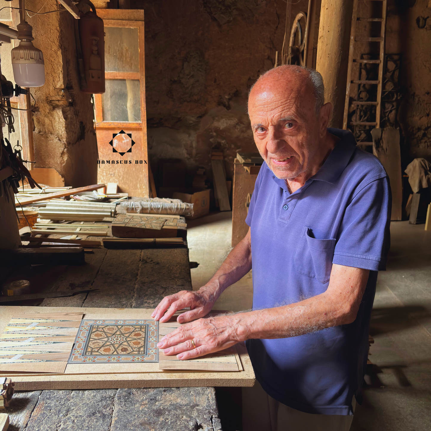 Caja de Mosaico Damasquino Hecha a Mano por el Maestro Gaby Al Dayeh – Nácar y Terciopelo