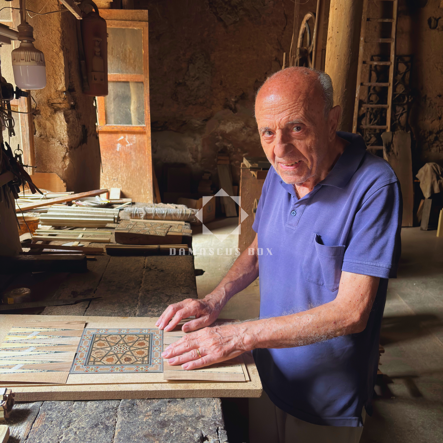 Damaskus Mosaik Holz Stiftehalter von Gaby Al Dayeh – Naturhölzer & Handgefertigte Eleganz