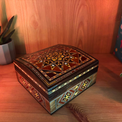 Damaszener Mosaik-Schmuckdose – Handgefertigt aus Edelhölzern