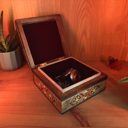 Damaszener Mosaik-Schmuckdose – Handgefertigt aus Edelhölzern