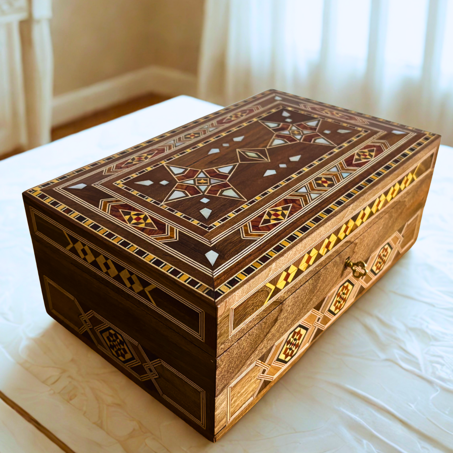 Grande Boîte à Mosaïque Damascène Artisanale avec Serrure – Coffret à Bijoux en Bois à Plusieurs Niveaux avec Incrustation en Nacre
