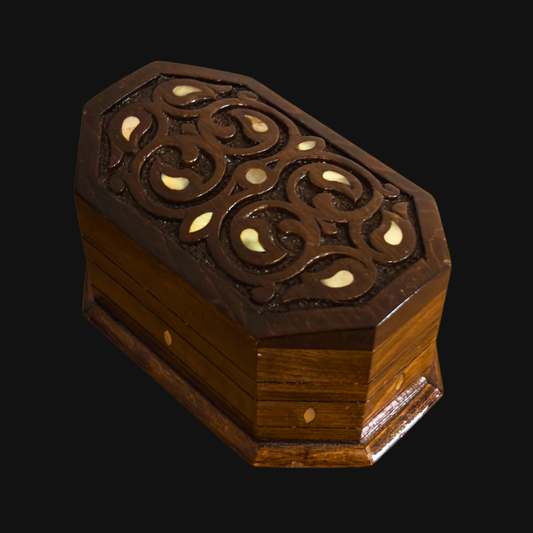 Handgeschnitzte Buchenholzbox – Perlmutt & Samtfutter im Zeitlosen Orientalischen Design