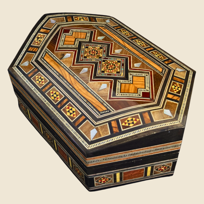 Handgefertigte Mosaik-Schatulle aus Damaskus – Perlmutt & Samt