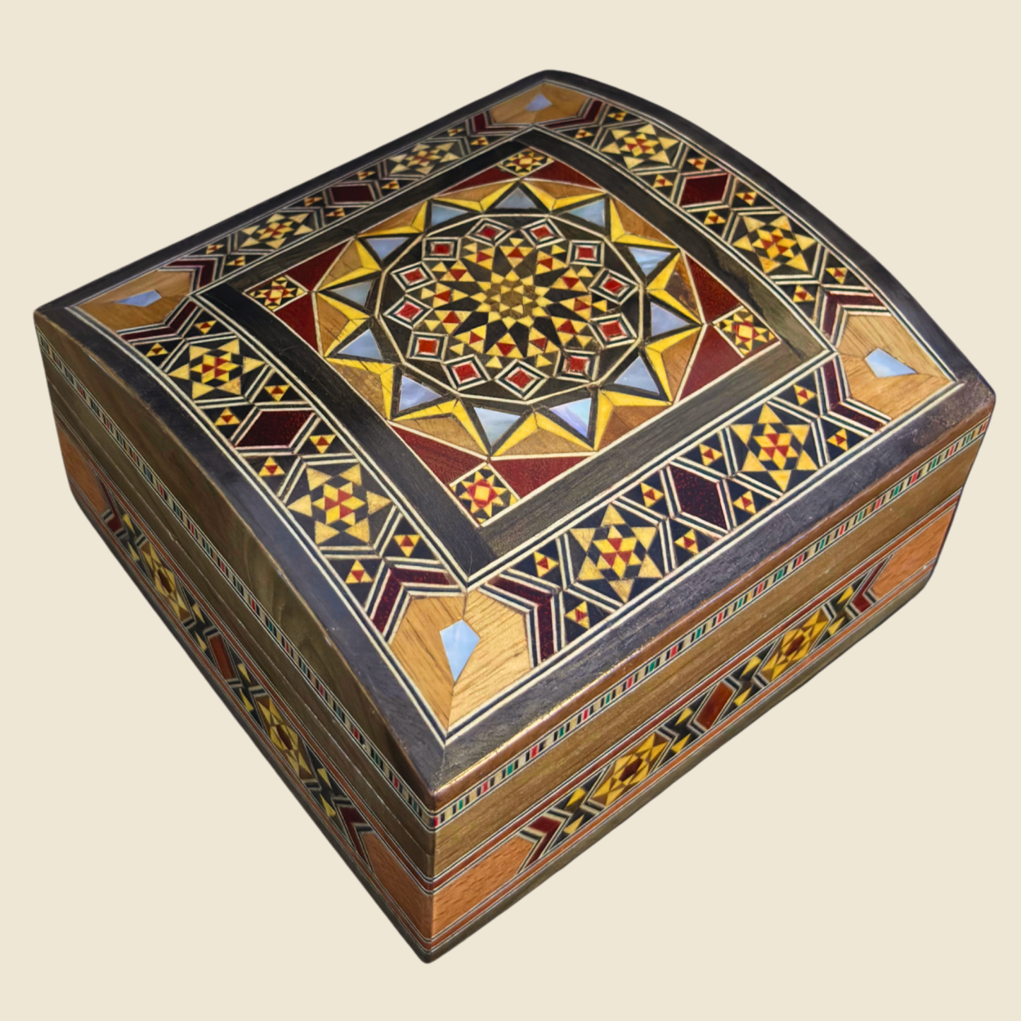 Handgefertigte Mosaik-Schatulle aus Damaskus – Perlmutt & Samt