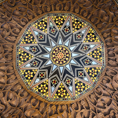 Vassoio da Portata in Mosaico Damasceno – Madreperla e Intagli Artigianali