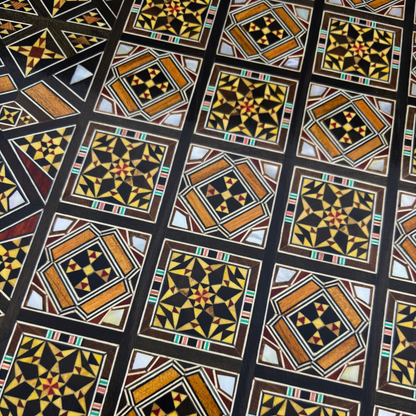 Luxuriöses Schach- & Backgammon-Set aus Damaskus – Mosaikkunst & Perlmutt