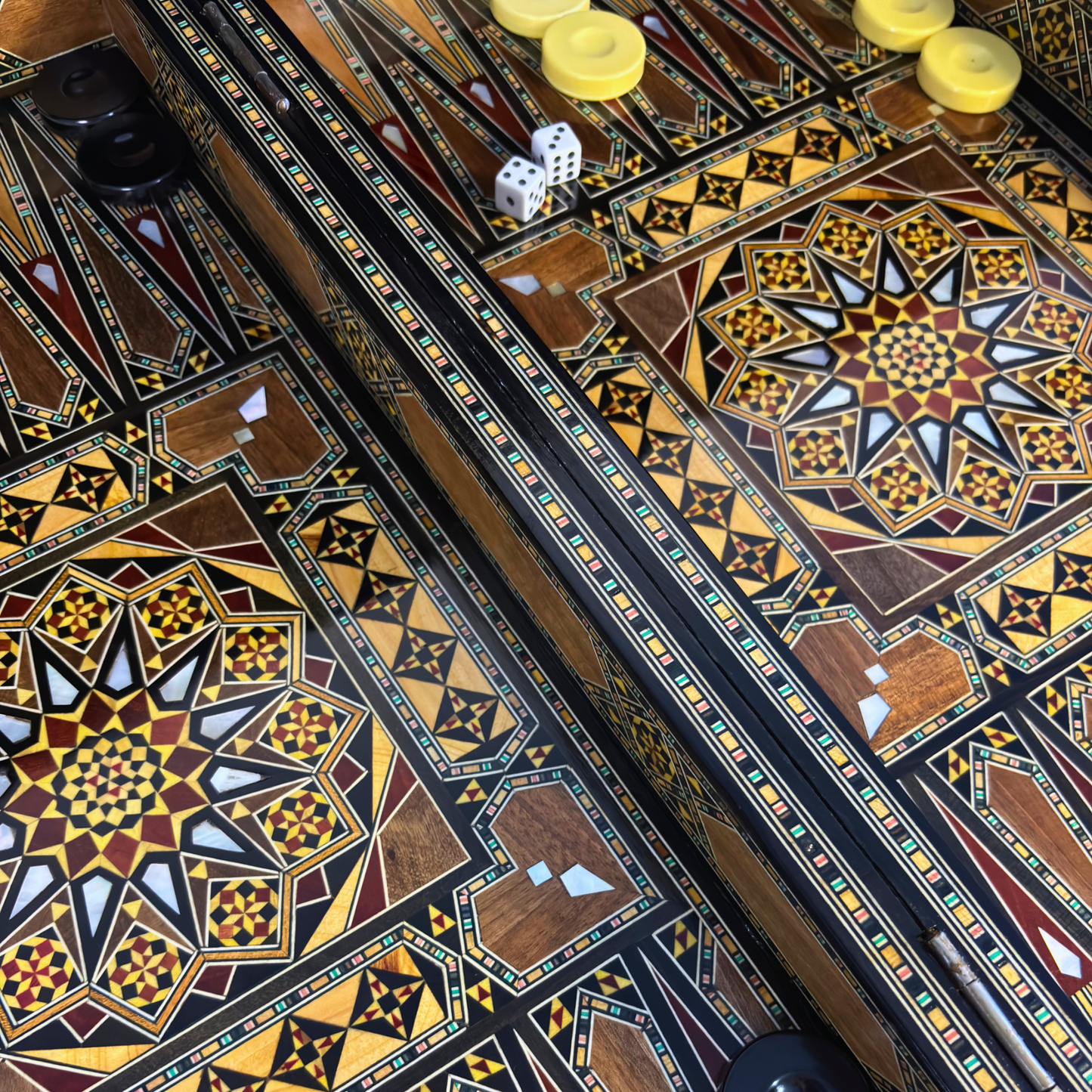 Luxuriöses Schach- & Backgammon-Set aus Damaskus – Mosaikkunst & Perlmutt