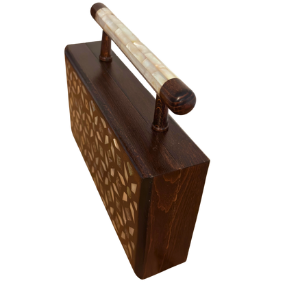 Der Garten der Geheimnisse – Handgefertigte Damaszener Clutch aus Nussbaumholz mit Geometrischen & Botanischen Perlmuttintarsien