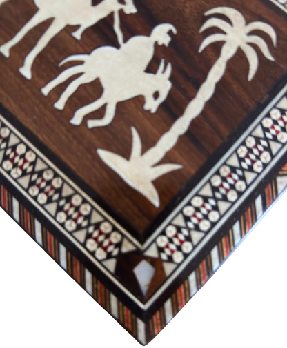 Vintage Damascene mozaïekdoos uit de jaren ’70, kameelmotief, handgemaakte Syrische bewaardoos