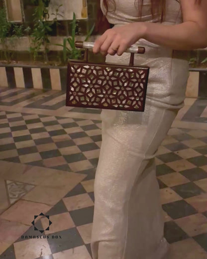 Der Garten der Geheimnisse – Handgefertigte Damaszener Clutch aus Nussbaumholz mit Geometrischen & Botanischen Perlmuttintarsien