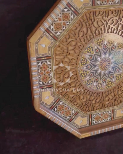 Vassoio da Portata in Mosaico Damasceno – Madreperla e Intagli Artigianali