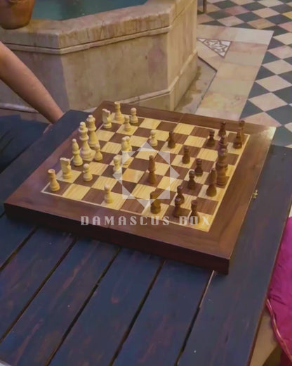 Tavolo Damaschino da Scacchi e Backgammon Fatto a Mano da Gaby Al Dayeh – Design Classico